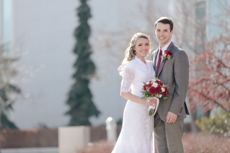 EK-Studios-Utah-Wedding-Photographers-Timpanogos-Temple-Wedding-winter035-Blog(pp_w768_h512)