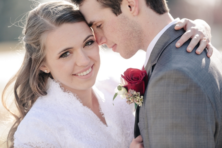 EK-Studios-Utah-Wedding-Photographers-Timpanogos-Temple-Wedding-winter038-Blog(pp_w768_h512)