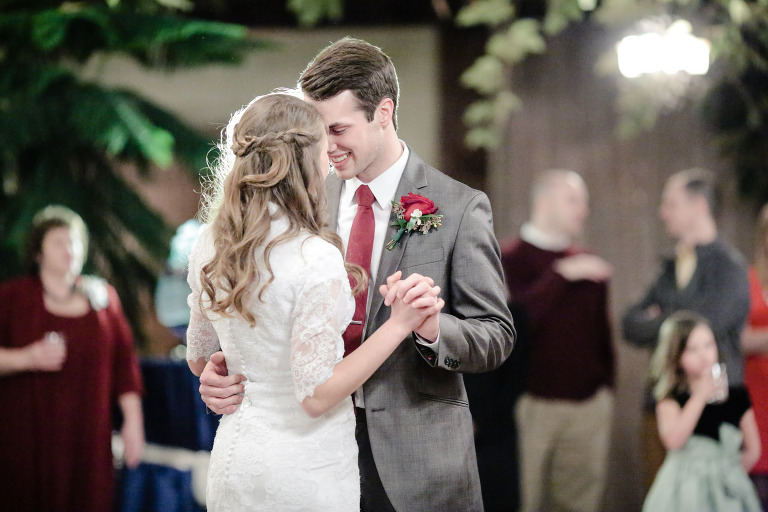 EK-Studios-Utah-Wedding-Photographers-Timpanogos-Temple-Wedding-winter061-Blog(pp_w768_h512)