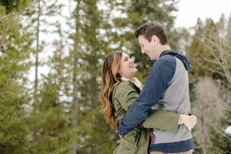 EK-Studios-Utah-Wedding-Photographers-winter-Engagements-in-the-mountains-utah006-Blog(pp_w768_h512)