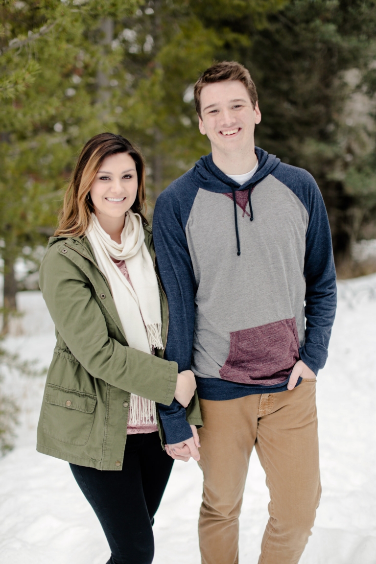 EK-Studios-Utah-Wedding-Photographers-winter-Engagements-in-the-mountains-utah007-Blog(pp_w768_h1152)