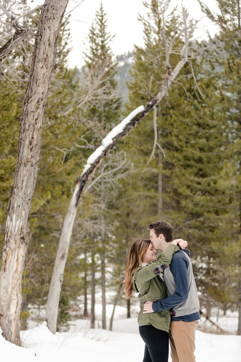 EK-Studios-Utah-Wedding-Photographers-winter-Engagements-in-the-mountains-utah008-Blog(pp_w768_h1152)
