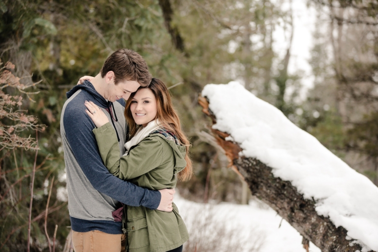 EK-Studios-Utah-Wedding-Photographers-winter-Engagements-in-the-mountains-utah012-Blog(pp_w768_h512)