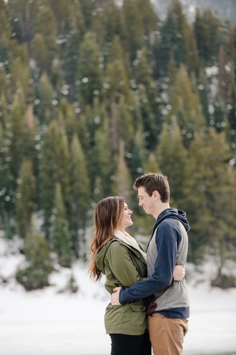 EK-Studios-Utah-Wedding-Photographers-winter-Engagements-in-the-mountains-utah015-Blog(pp_w768_h1152)