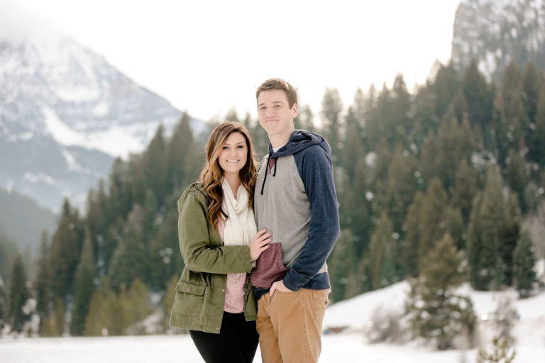 EK-Studios-Utah-Wedding-Photographers-winter-Engagements-in-the-mountains-utah017-Blog(pp_w768_h512)