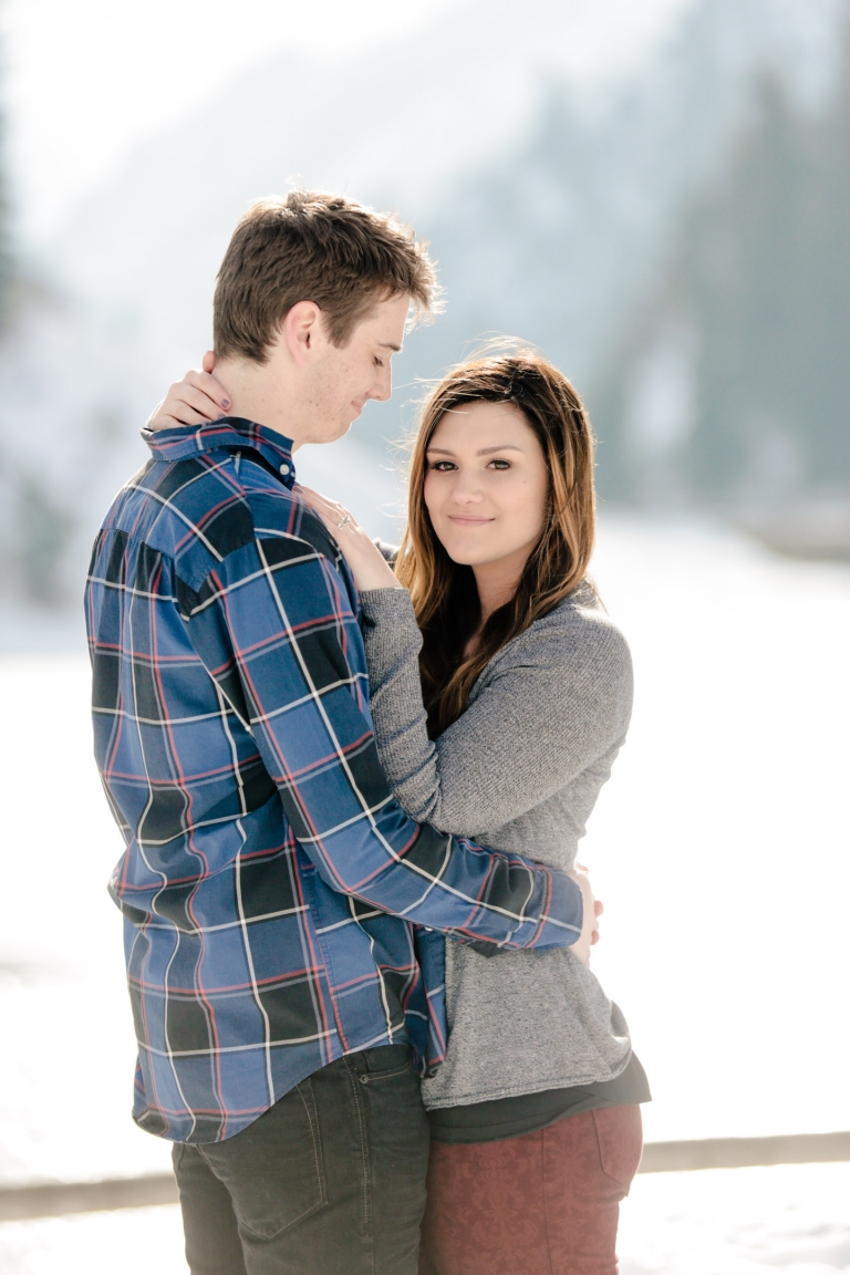 EK-Studios-Utah-Wedding-Photographers-winter-Engagements-in-the-mountains-utah021-Blog(pp_w768_h1152)