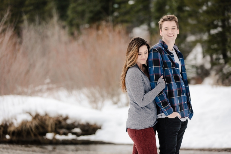 EK-Studios-Utah-Wedding-Photographers-winter-Engagements-in-the-mountains-utah024-Blog(pp_w768_h512)