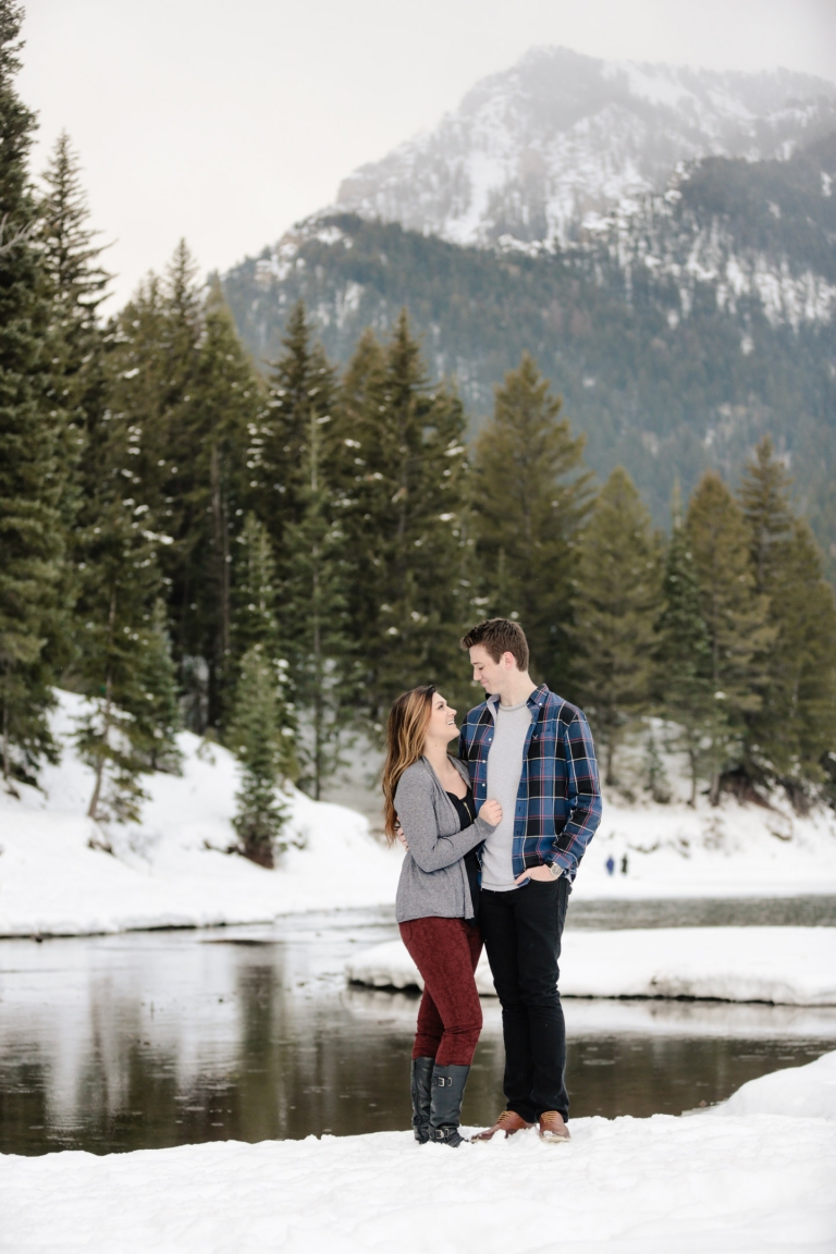 EK-Studios-Utah-Wedding-Photographers-winter-Engagements-in-the-mountains-utah029-Blog(pp_w768_h1152)