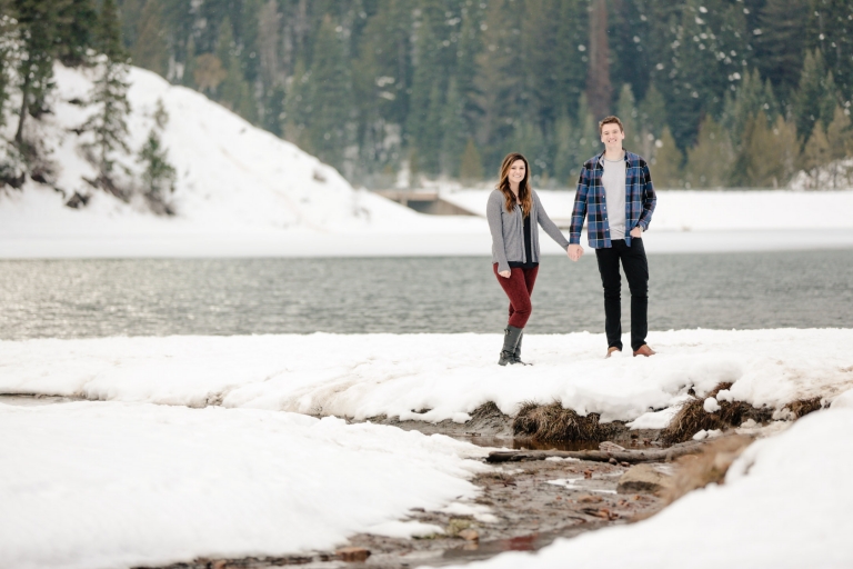 EK-Studios-Utah-Wedding-Photographers-winter-Engagements-in-the-mountains-utah031-Blog(pp_w768_h512)