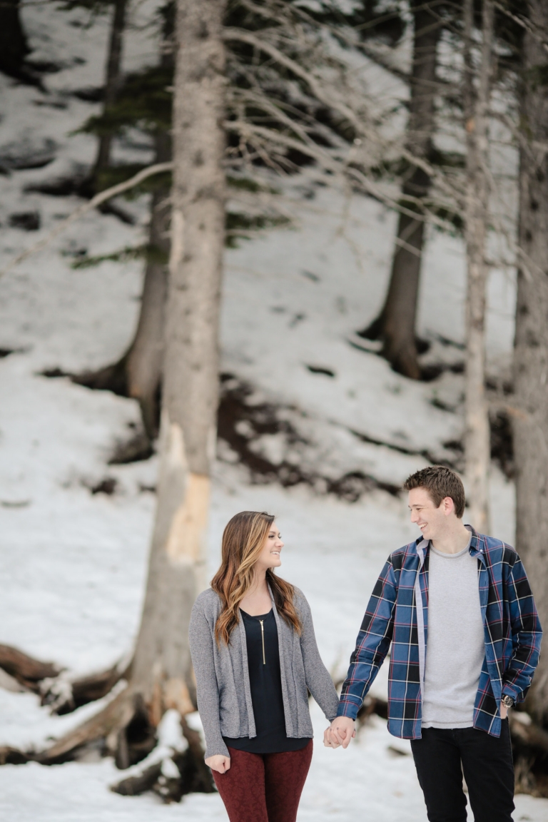 EK-Studios-Utah-Wedding-Photographers-winter-Engagements-in-the-mountains-utah034-Blog(pp_w768_h1152)