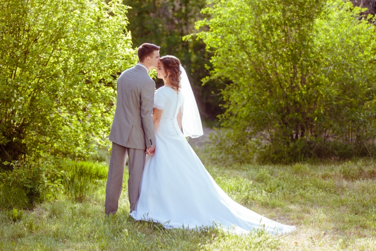 Timpanogos-temple-bridals-Utah-Wedding-Photographers-EK-Studios-Photo-Video-003(pp_w768_h512)