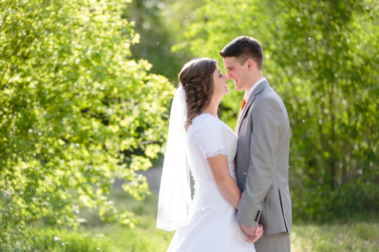 Timpanogos-temple-bridals-Utah-Wedding-Photographers-EK-Studios-Photo-Video-005(pp_w768_h512)