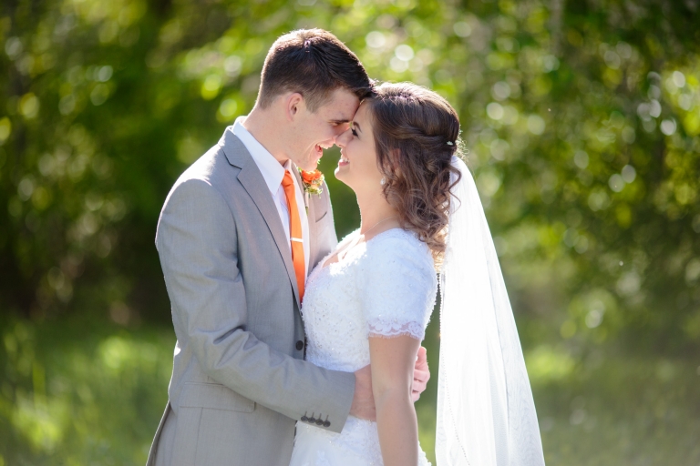 Timpanogos-temple-bridals-Utah-Wedding-Photographers-EK-Studios-Photo-Video-010(pp_w768_h512)