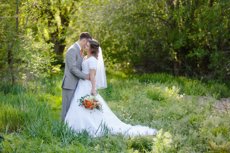 Timpanogos-temple-bridals-Utah-Wedding-Photographers-EK-Studios-Photo-Video-011(pp_w768_h512)