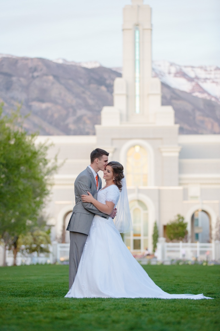 Timpanogos-temple-bridals-Utah-Wedding-Photographers-EK-Studios-Photo-Video-017(pp_w768_h1152)