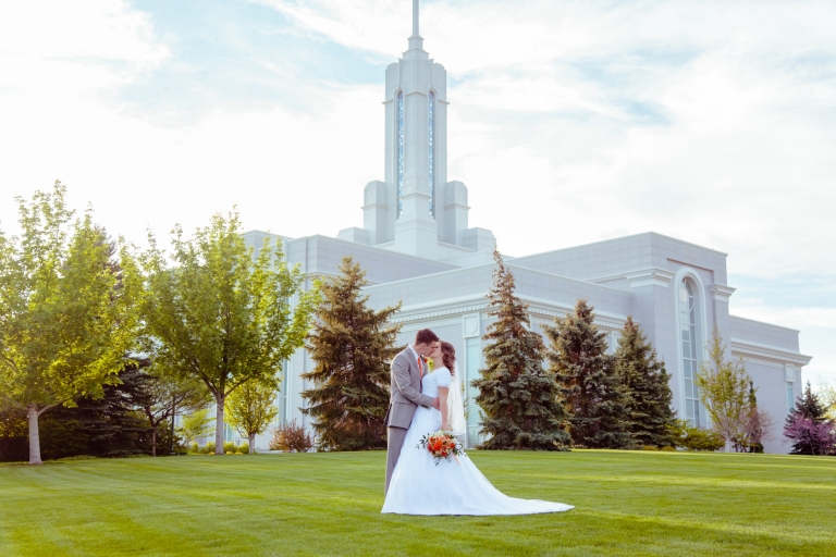 Timpanogos-temple-bridals-Utah-Wedding-Photographers-EK-Studios-Photo-Video-021(pp_w768_h512)