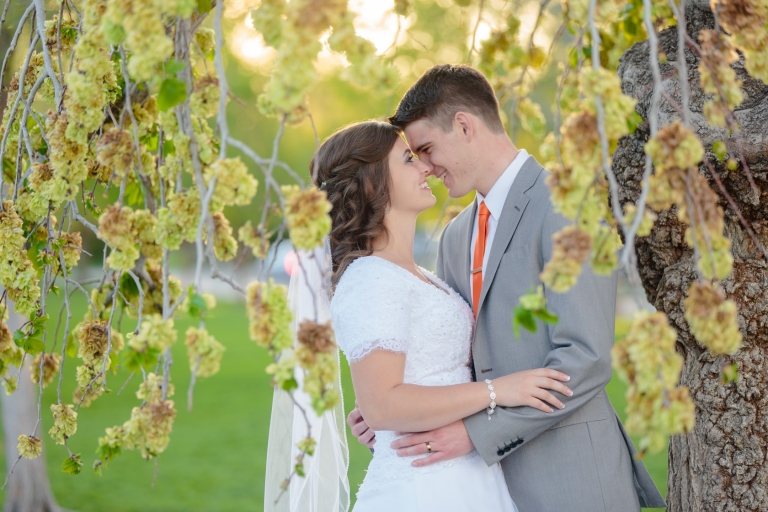 Timpanogos-temple-bridals-Utah-Wedding-Photographers-EK-Studios-Photo-Video-022(pp_w768_h512)