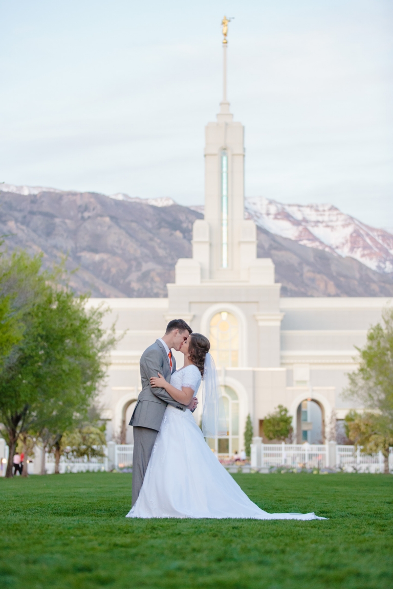 Timpanogos-temple-bridals-Utah-Wedding-Photographers-EK-Studios-Photo-Video-025(pp_w768_h1152)