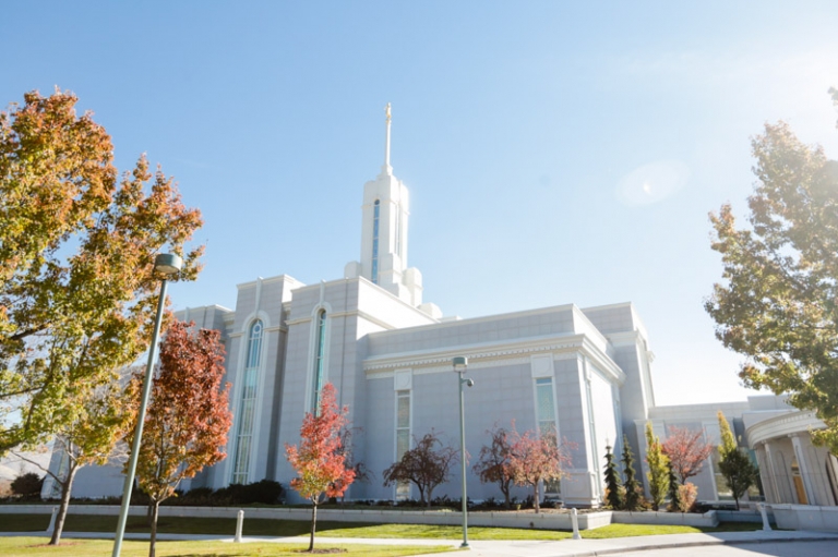 EK-Studios-Utah-Wedding-Photographers-Timpanogos-Temple-Wedding-in-reception-in-parade-of-homes001-Blog(pp_w768_h511)