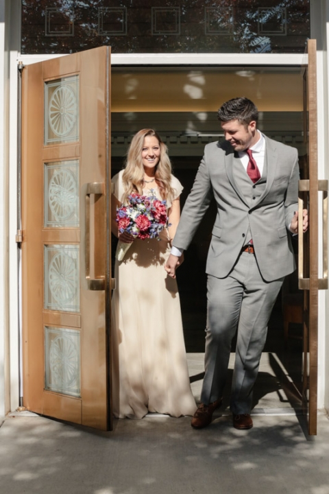 EK-Studios-Utah-Wedding-Photographers-Timpanogos-Temple-Wedding-in-reception-in-parade-of-homes005-Blog(pp_w480_h720)