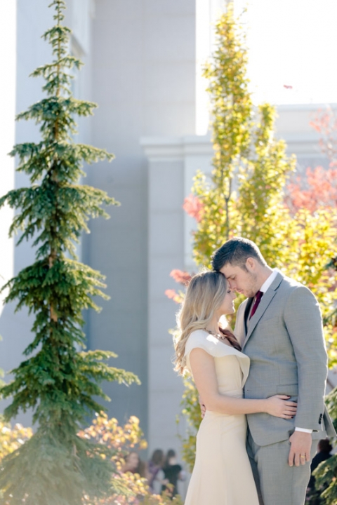 EK-Studios-Utah-Wedding-Photographers-Timpanogos-Temple-Wedding-in-reception-in-parade-of-homes012-Blog(pp_w480_h720)