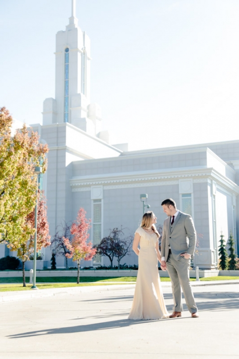 EK-Studios-Utah-Wedding-Photographers-Timpanogos-Temple-Wedding-in-reception-in-parade-of-homes016-Blog(pp_w480_h720)