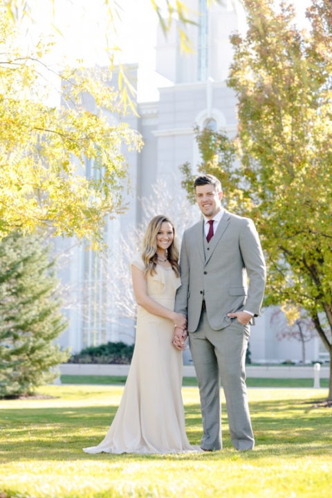 EK-Studios-Utah-Wedding-Photographers-Timpanogos-Temple-Wedding-in-reception-in-parade-of-homes017-Blog(pp_w480_h720)