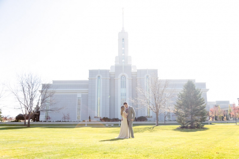 EK-Studios-Utah-Wedding-Photographers-Timpanogos-Temple-Wedding-in-reception-in-parade-of-homes020-Blog(pp_w768_h511)