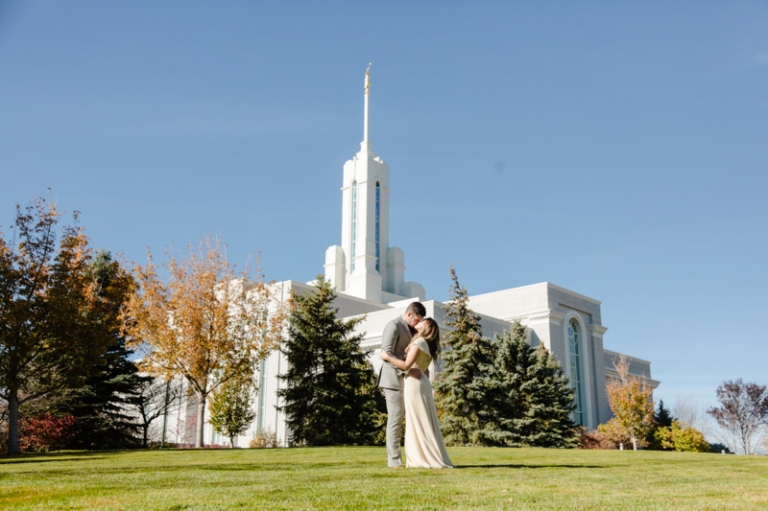 EK-Studios-Utah-Wedding-Photographers-Timpanogos-Temple-Wedding-in-reception-in-parade-of-homes024-Blog(pp_w768_h511)