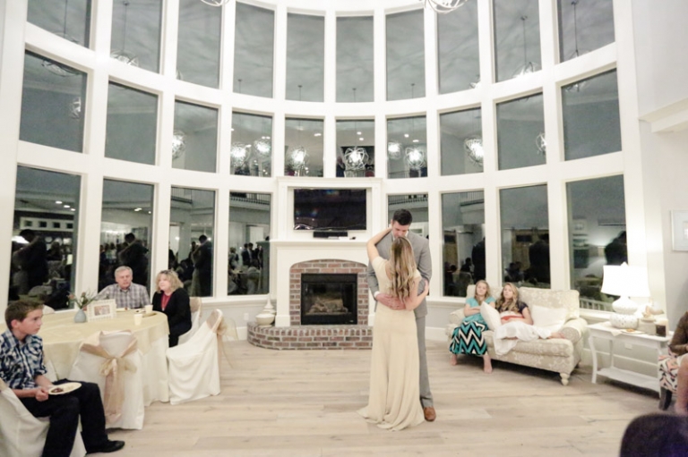 EK-Studios-Utah-Wedding-Photographers-Timpanogos-Temple-Wedding-in-reception-in-parade-of-homes049-Blog(pp_w768_h511)