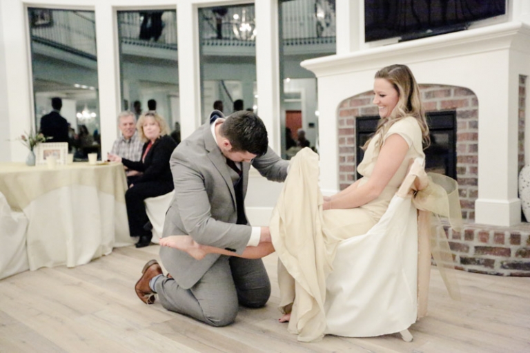 EK-Studios-Utah-Wedding-Photographers-Timpanogos-Temple-Wedding-in-reception-in-parade-of-homes051-Blog(pp_w768_h511)