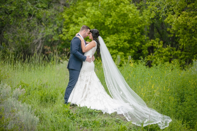 EK-Studios-Utah-Wedding-Photographers-Nature-Bridals-overlooking-the-city010-Blog(pp_w768_h512)