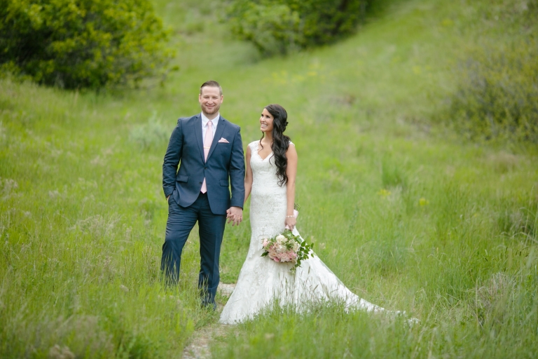 EK-Studios-Utah-Wedding-Photographers-Nature-Bridals-overlooking-the-city015-Blog(pp_w768_h512)