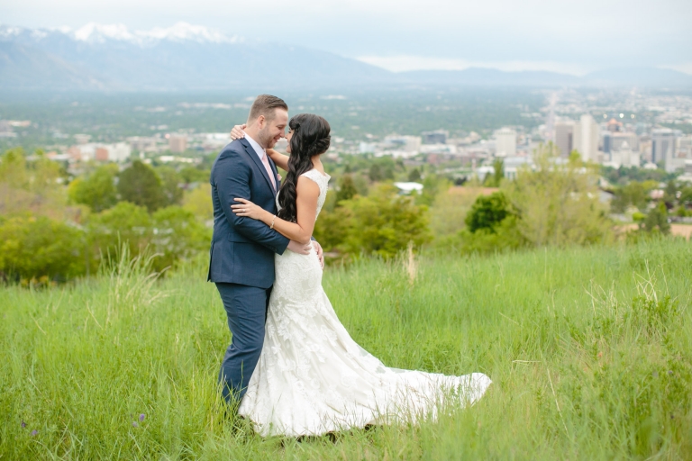 EK-Studios-Utah-Wedding-Photographers-Nature-Bridals-overlooking-the-city017-Blog(pp_w768_h512)
