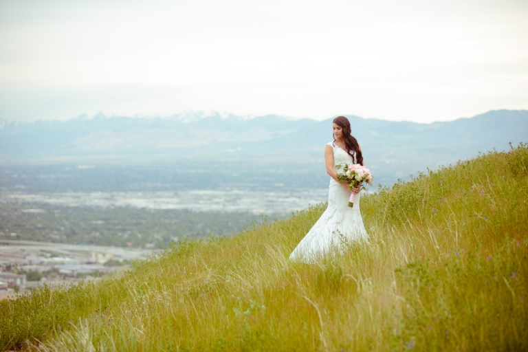 EK-Studios-Utah-Wedding-Photographers-Nature-Bridals-overlooking-the-city019-Blog(pp_w768_h512)