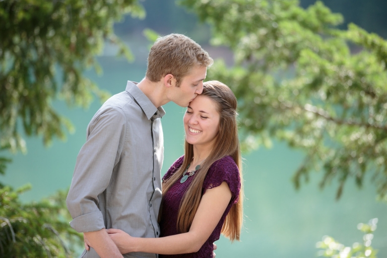 EK-Studios-Utah-Wedding-Photographers-mountain-lake-Engagements006-Blog(pp_w768_h512)