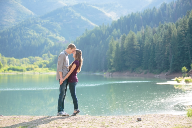 EK-Studios-Utah-Wedding-Photographers-mountain-lake-Engagements008-Blog(pp_w768_h512)