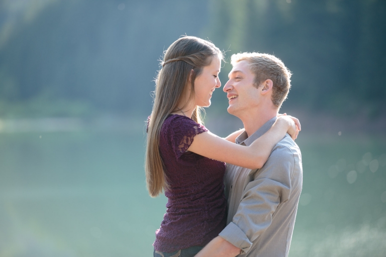 EK-Studios-Utah-Wedding-Photographers-mountain-lake-Engagements013-Blog(pp_w768_h512)