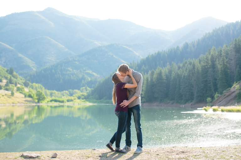 EK-Studios-Utah-Wedding-Photographers-mountain-lake-Engagements019-Blog(pp_w768_h512)