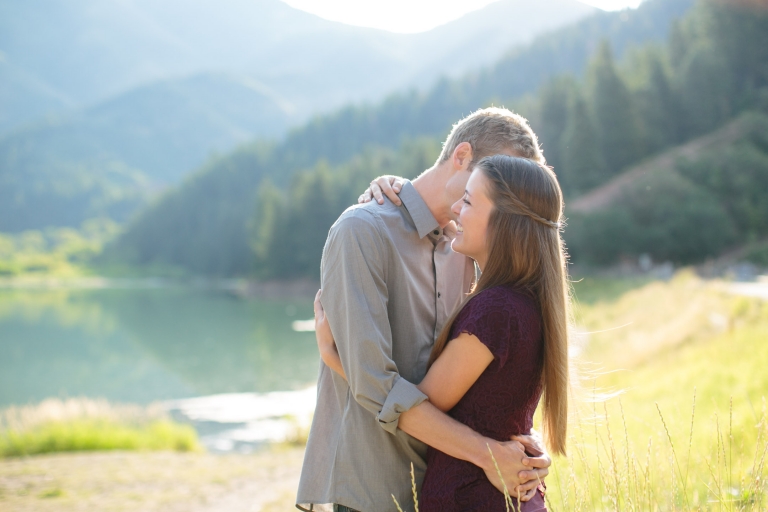 EK-Studios-Utah-Wedding-Photographers-mountain-lake-Engagements024-Blog(pp_w768_h512)