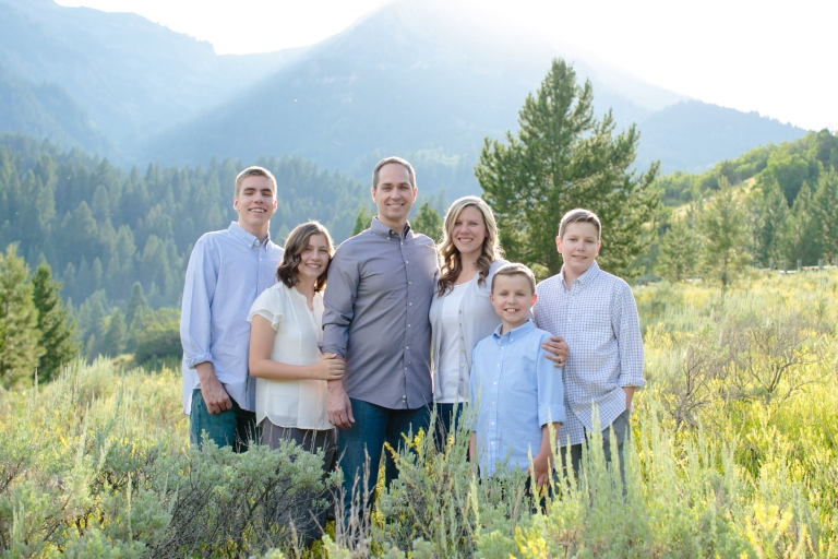EK-Studios-Utah-Wedding-Photographers-Family-Photos-mountians001-Blog(pp_w768_h512)