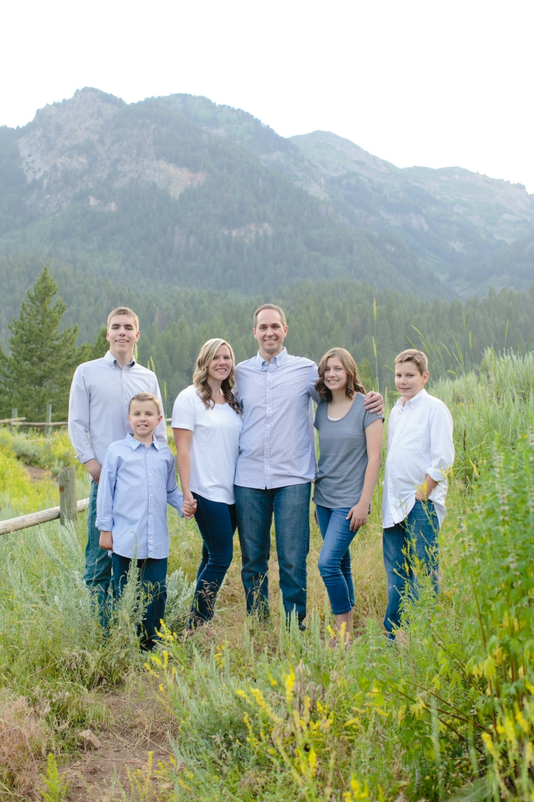 EK-Studios-Utah-Wedding-Photographers-Family-Photos-mountians002-Blog(pp_w768_h1152)