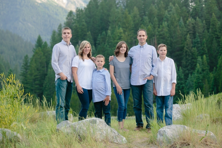 EK-Studios-Utah-Wedding-Photographers-Family-Photos-mountians003-Blog(pp_w768_h512)