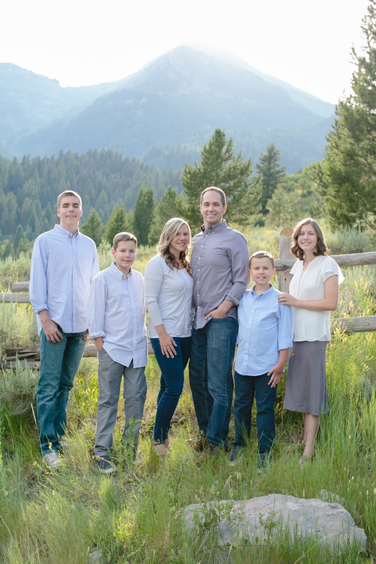 EK-Studios-Utah-Wedding-Photographers-Family-Photos-mountians004-Blog(pp_w768_h1152)