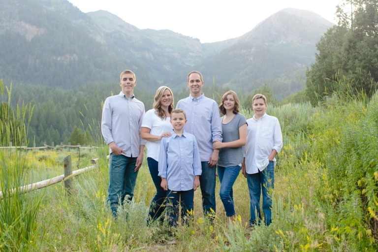 EK-Studios-Utah-Wedding-Photographers-Family-Photos-mountians005-Blog(pp_w768_h512)