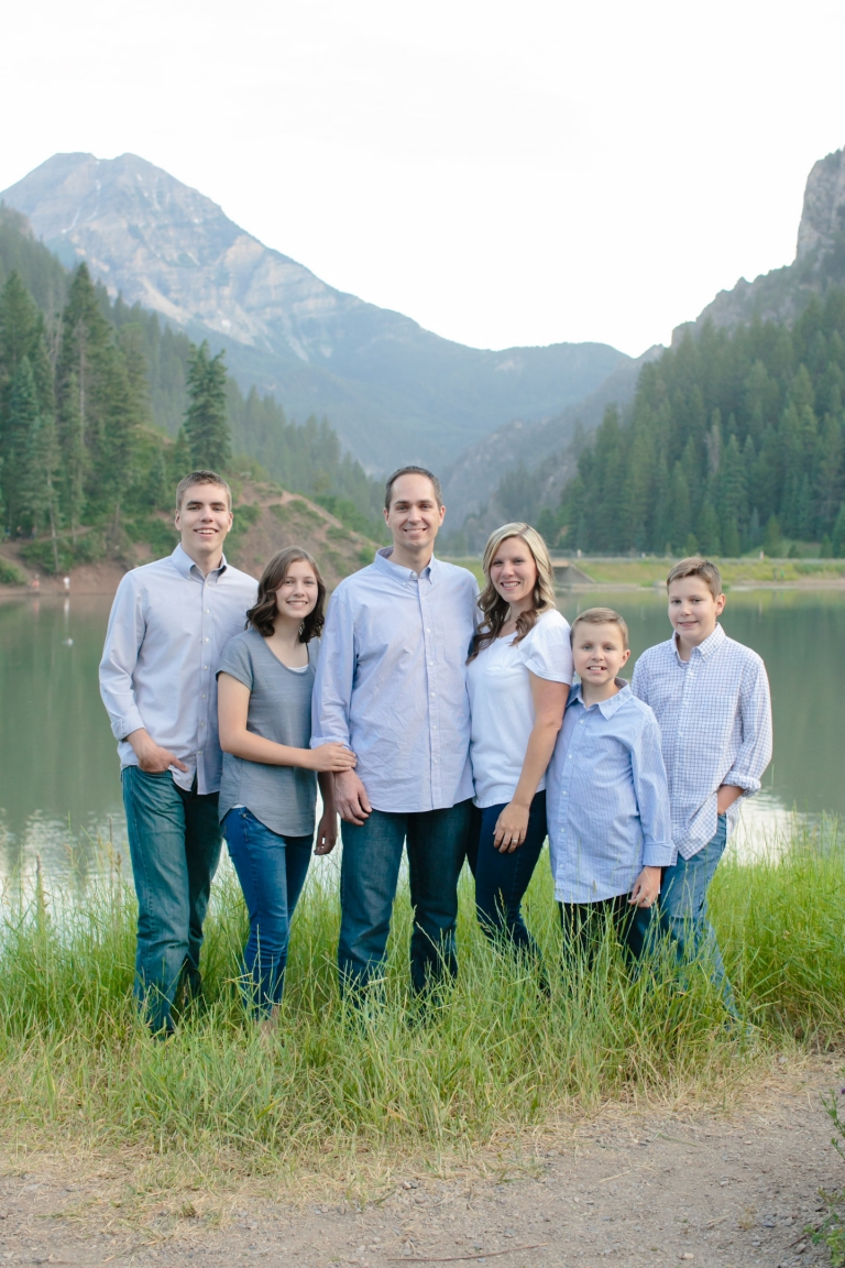 EK-Studios-Utah-Wedding-Photographers-Family-Photos-mountians006-Blog(pp_w768_h1152)