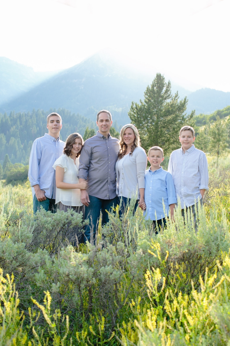 EK-Studios-Utah-Wedding-Photographers-Family-Photos-mountians008-Blog(pp_w768_h1152)