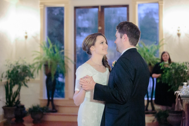 EK-Studios-Utah-Wedding-Photographers-SLC-temple-wedding-rainy-day031-Blog(pp_w768_h512)