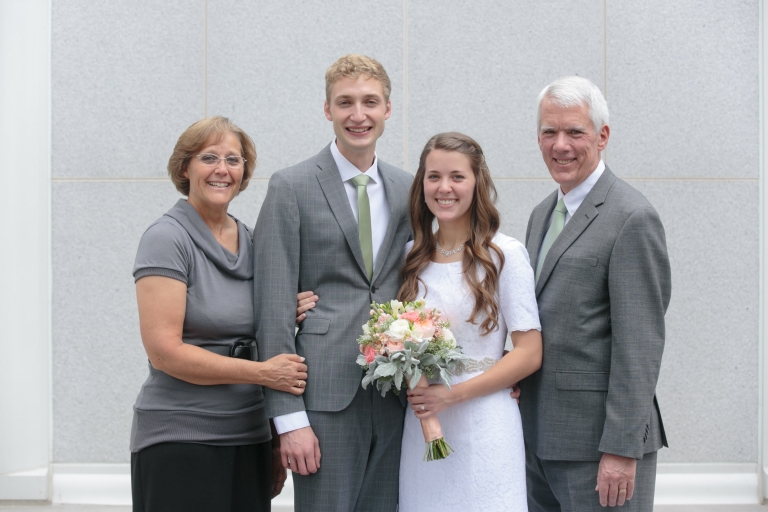 EK-Studios-Utah-Wedding-Photographers-Timpanogos-Temple-wedding-unique-outdoor-reception-009-Blog1(pp_w768_h512)
