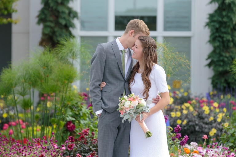 EK-Studios-Utah-Wedding-Photographers-Timpanogos-Temple-wedding-unique-outdoor-reception-012-Blog1(pp_w768_h512)